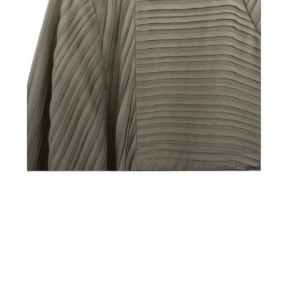Eileen Fisher 100% Silk Pleated Top - Picture 3 of 10